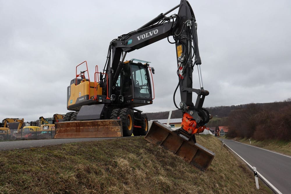 sondermann-baumaschinen-bagger-ueber-uns-mieten-kaufen-service-vermietung-service